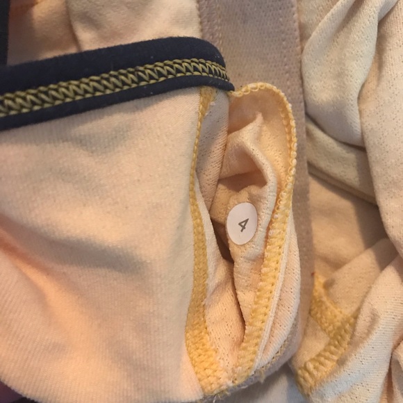 ✈️ Moving Sale🗺 Lulu lemon no Limits top - Picture 3 of 4